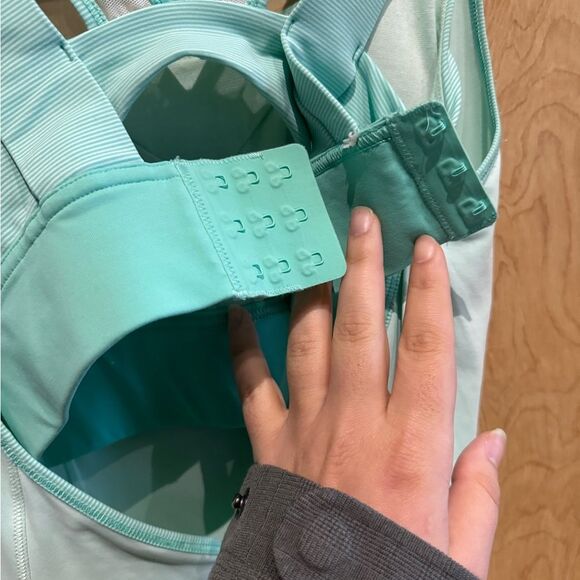 Lululemon Super Sport Tank - Size 4 - Built-in Sports Bra - EUC - Style #W1L88S - Picture 6 of 7